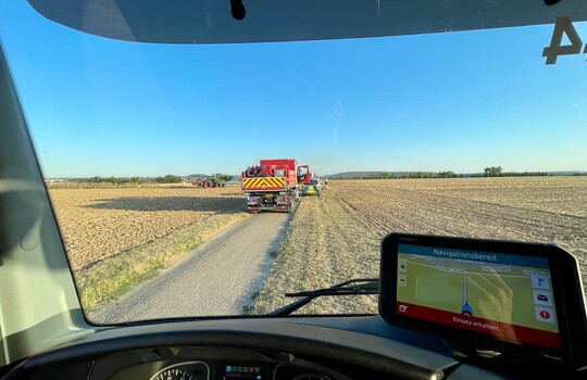 Teaserbild der Einsatzmeldung: B2 - Feuer/Rauch Wiese/&Ouml;dland